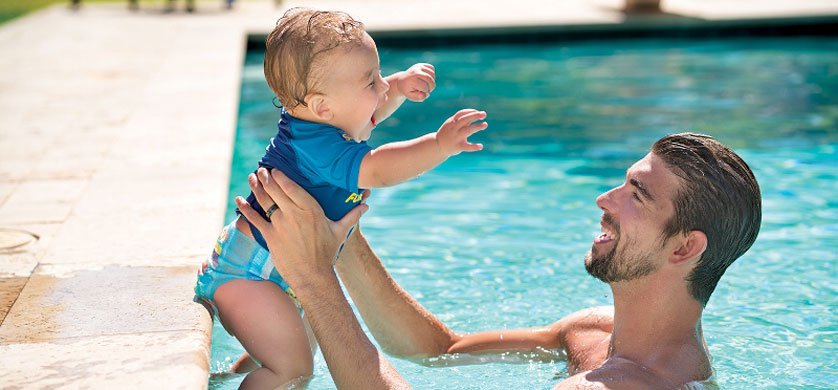 TOTALMEDIOS - "#BebésCampeones", la campaña de Huggies Little Swimmers para  el verano