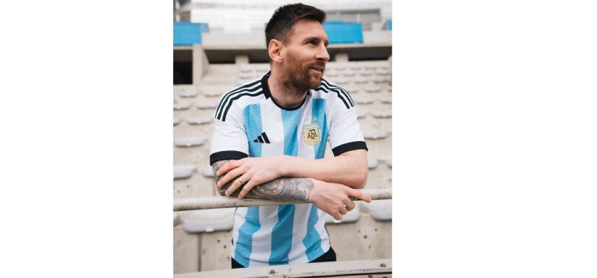 TOTALMEDIOS - Adidas presentó la camiseta que la Selección Argentina de  fútbol usará en el Mundial